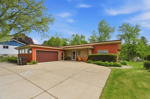 Photo of 507 W Montclaire Ave, Glendale, WI 53217 (MLS # 1965835)