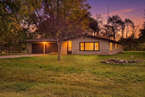 Photo of N5802 Lakeview Ct E, Onalaska, WI 54650 (MLS # 1986242)