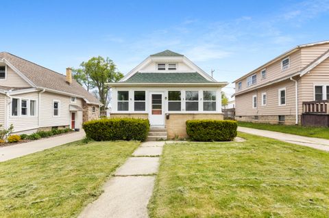 Photo of 547 S Oak Park Ct, Milwaukee, WI 53214 (MLS # 1963426)