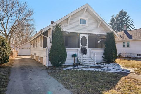 Photo of 911 75th St, Kenosha, WI 53143 (MLS # 1952614)