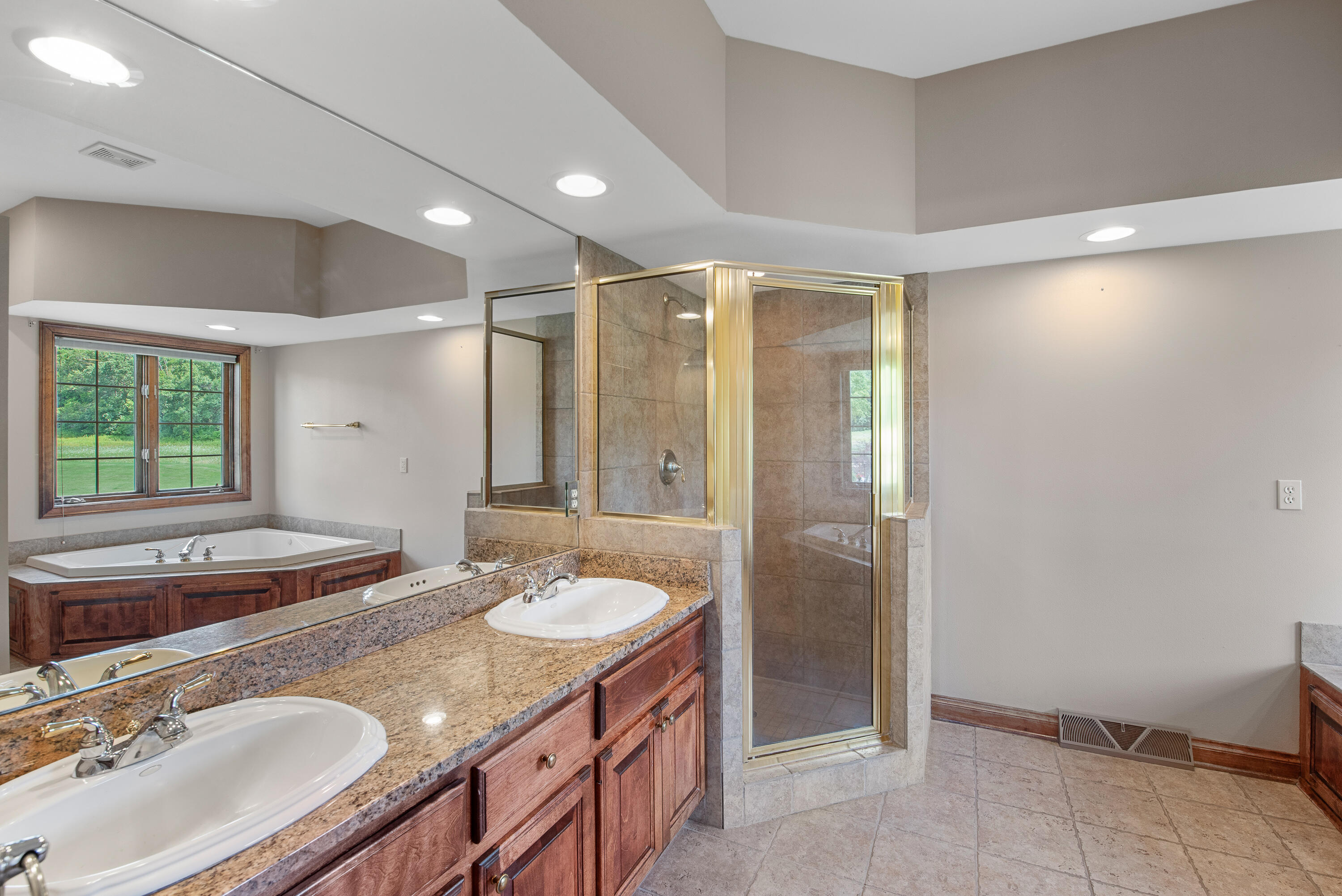 Richfield, Wisconsin 53017, United States, 4 Bedrooms Bedrooms, ,4 BathroomsBathrooms,Residential,Active,175504