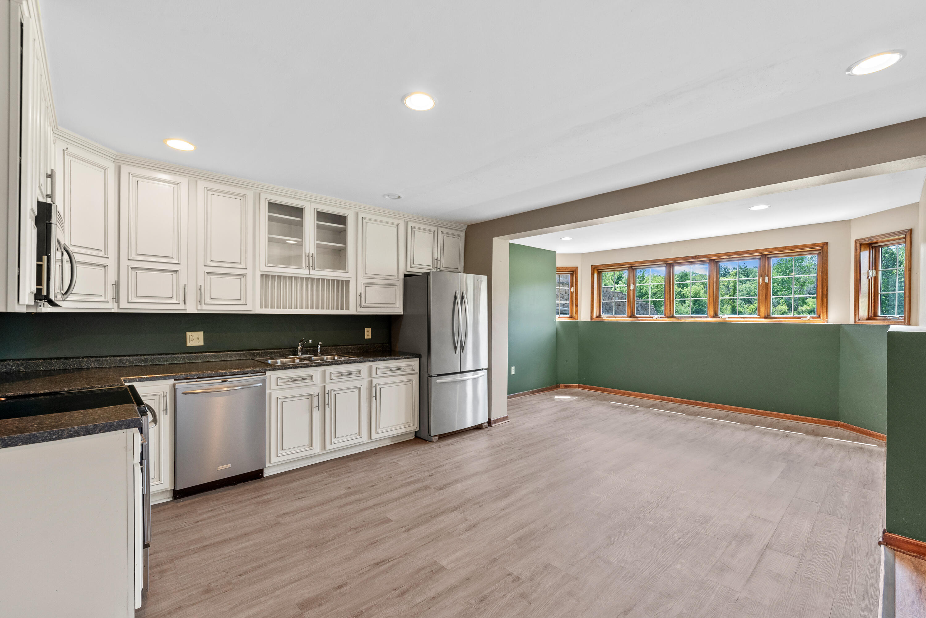 Richfield, Wisconsin 53017, United States, 4 Bedrooms Bedrooms, ,4 BathroomsBathrooms,Residential,Active,175504