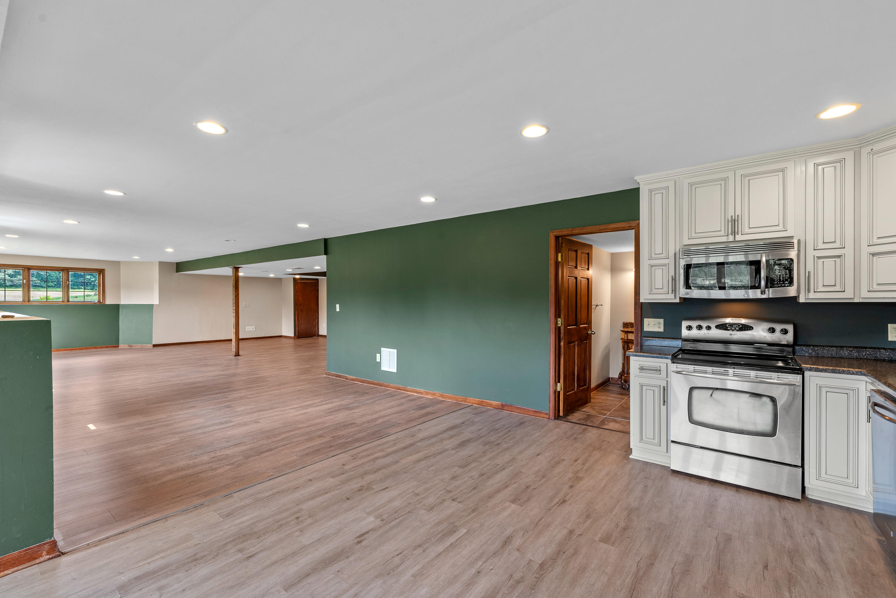 Richfield, Wisconsin 53017, United States, 4 Bedrooms Bedrooms, ,4 BathroomsBathrooms,Residential,Active,175504