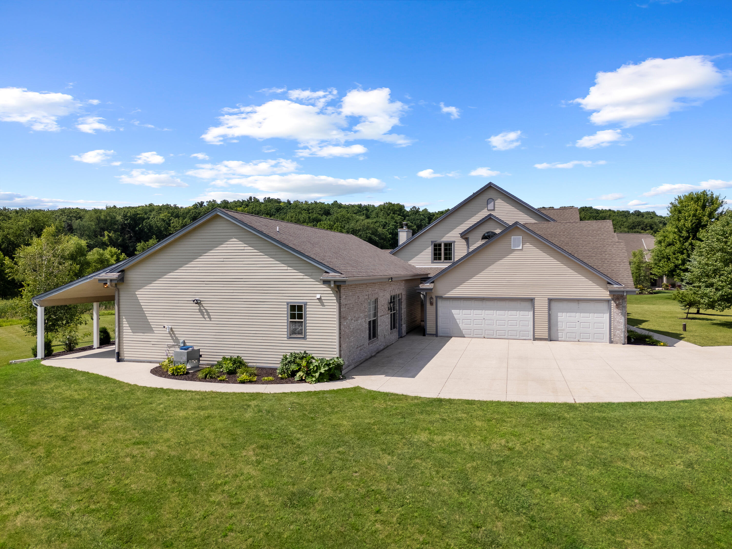 Richfield, Wisconsin 53017, United States, 4 Bedrooms Bedrooms, ,4 BathroomsBathrooms,Residential,Active,175504