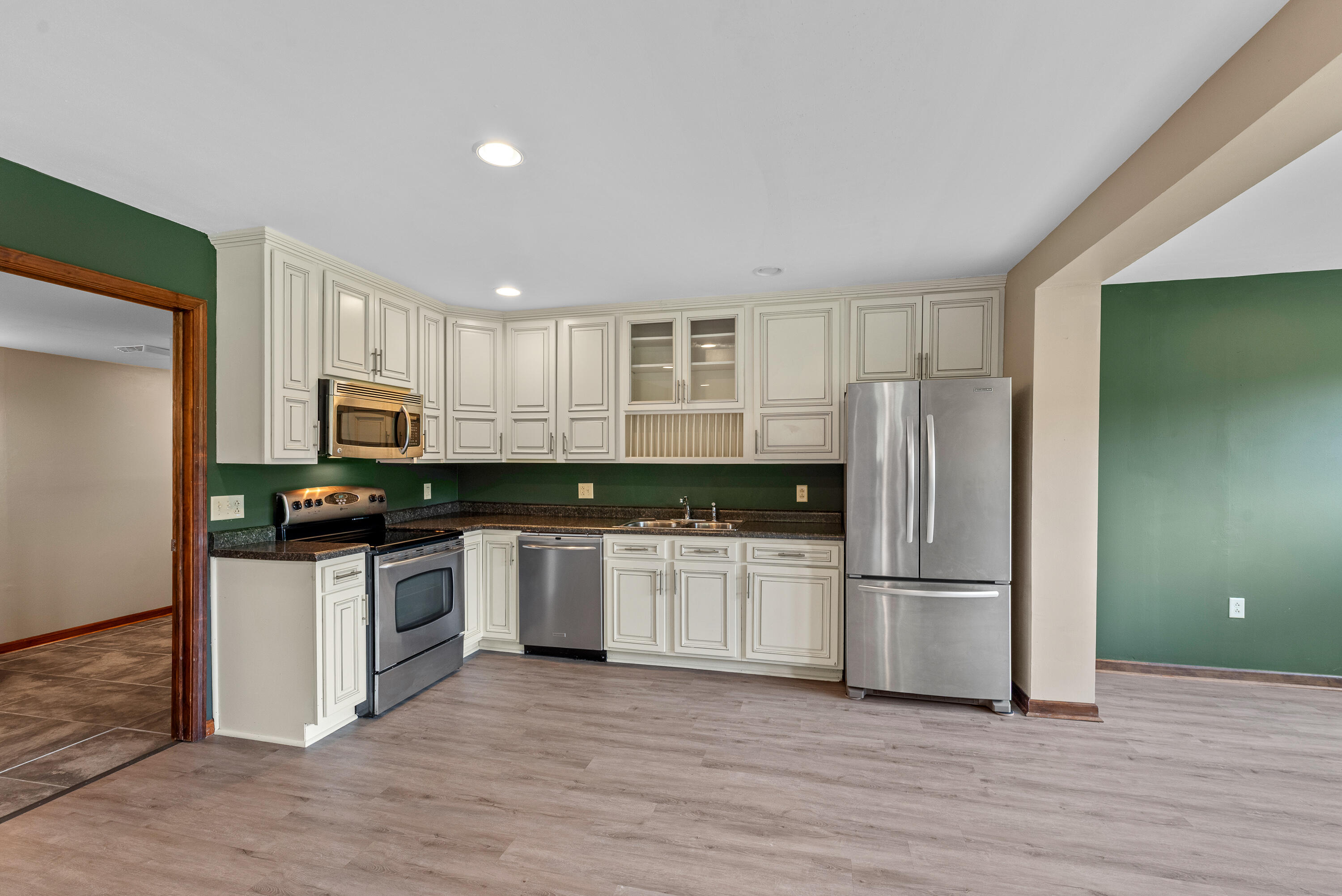 Richfield, Wisconsin 53017, United States, 4 Bedrooms Bedrooms, ,4 BathroomsBathrooms,Residential,Active,175504