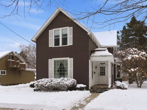 Photo of 617 N 7th St, Manitowoc, WI 54220 (MLS # 1945100)