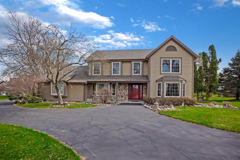 Photo of 2320 Buckingham Pl, Brookfield, WI 53045 (MLS # 1957623)