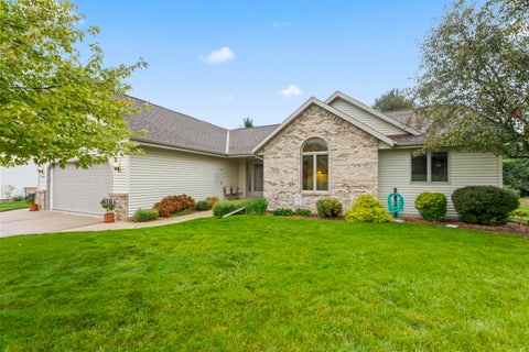Photo of 506 E Rossman St, Hartford, WI 53027 (MLS # 1981013)