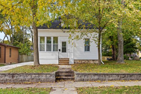 Photo of 214 S West Ave, Waukesha, WI 53186 (MLS # 1940150)