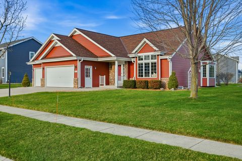 Photo of 1001 Spring Waters Dr, Oconomowoc, WI 53066 (MLS # 1956873)