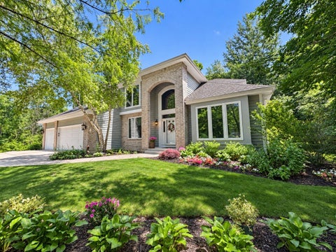 Photo of 5321 Vicksburgs Dr, Mount Pleasant, WI 53403 (MLS # 1983625)