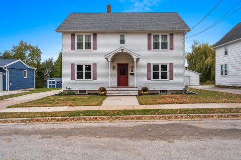 Photo of 60 S Columbia St, Chilton, WI 53014 (MLS # 1939043)