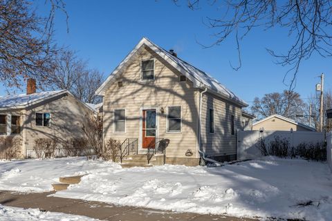 Photo of 1653 Redfield St, La Crosse, WI 54601 (MLS # 1944818)