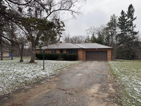 Photo of 12725 W Nicolet Ave, New Berlin, WI 53151 (MLS # 1949618)