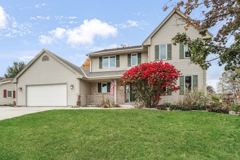 Photo of 1617 Arapaho Ave, Grafton, WI 53024 (MLS # 1941532)