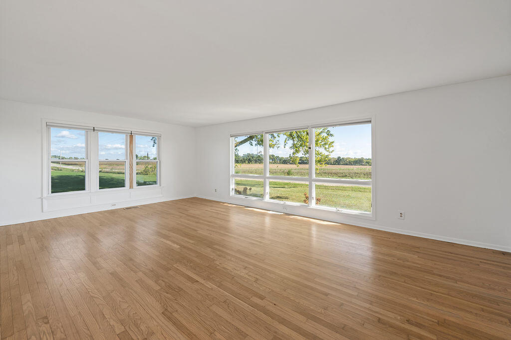 Sharon, Wisconsin 53585, United States, 3 Bedrooms Bedrooms, ,2 BathroomsBathrooms,Residential,Active,229843