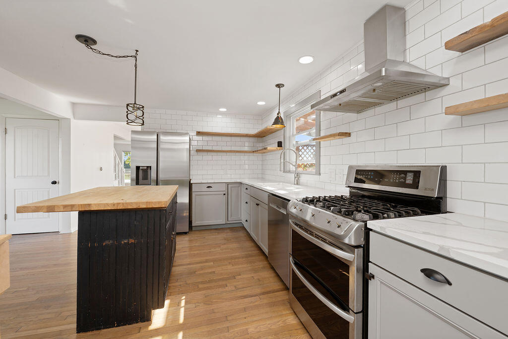 Sharon, Wisconsin 53585, United States, 3 Bedrooms Bedrooms, ,2 BathroomsBathrooms,Residential,Active,229843