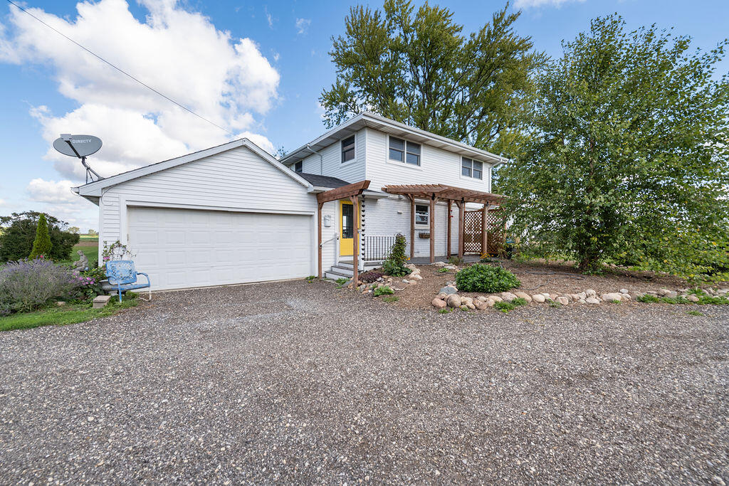 Sharon, Wisconsin 53585, United States, 3 Bedrooms Bedrooms, ,2 BathroomsBathrooms,Residential,Active,229843