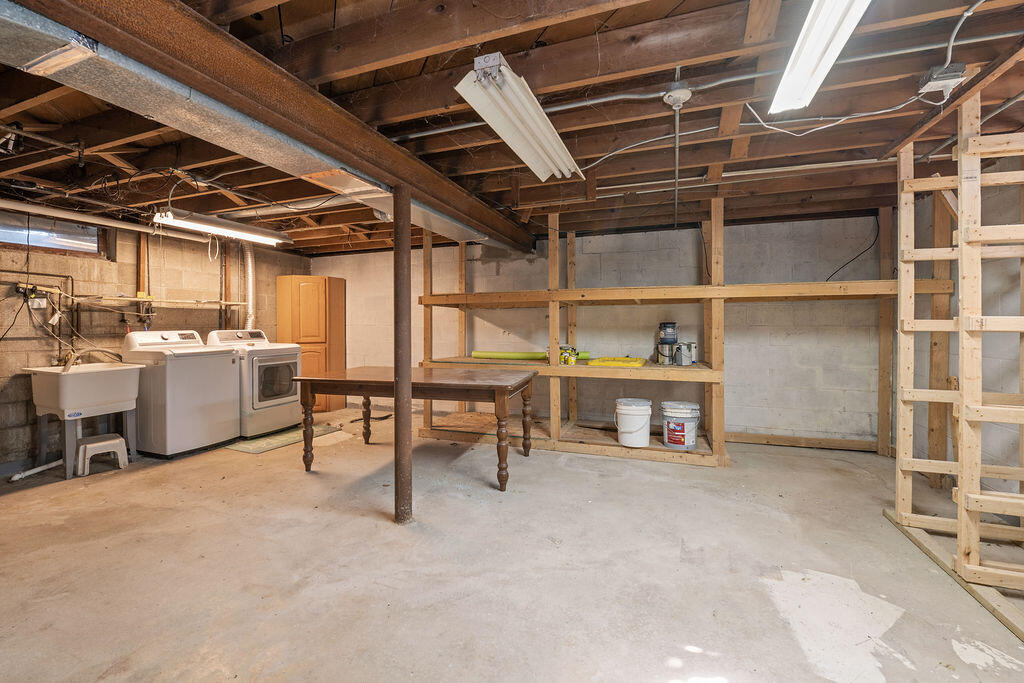 Sharon, Wisconsin 53585, United States, 3 Bedrooms Bedrooms, ,2 BathroomsBathrooms,Residential,Active,229843