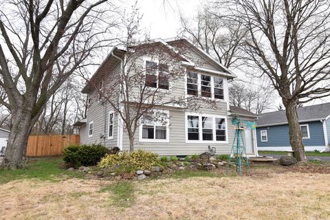 Photo of 302 W Hunt Ave, Twin Lakes, WI 53181 (MLS # 1958018)