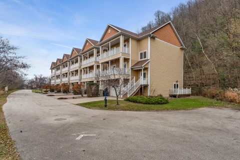 Photo of 1308 Sunset Ct, La Crosse, WI 54601 (MLS # 1954617)