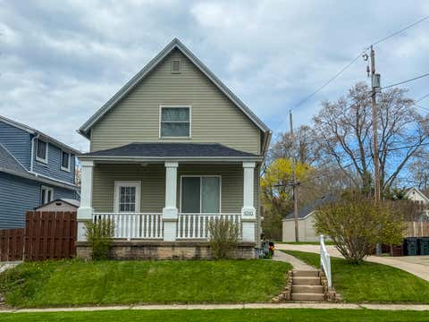 Photo of 1010 Oak St, South Milwaukee, WI 53172 (MLS # 1916937)