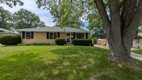 Photo of W170N9325 Woodlawn Dr, Menomonee Falls, WI 53051 (MLS # 1970520)