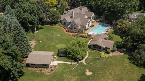 Photo of 9059 W Hawthorne Ln, Franklin, WI 53132 (MLS # 1926426)