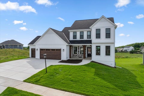 Photo of 805 Viewpoint Ave, Waukesha, WI 53188 (MLS # 1972386)
