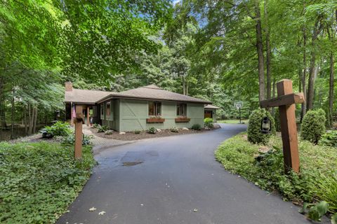 Photo of 1753 Whispering Woods Ct, Richfield, WI 53076 (MLS # 1973171)