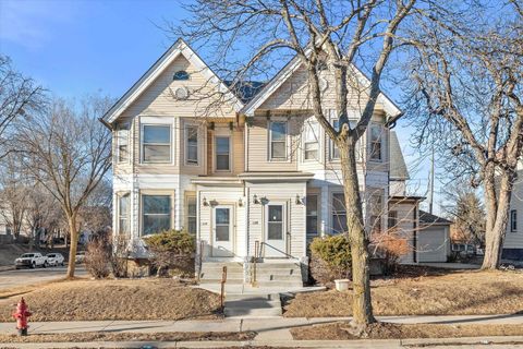 Photo of 138 W Chambers St, Milwaukee, WI 53212 (MLS # 1932708)