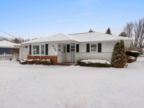 Photo of 2136 Richmond Ave, Manitowoc, WI 54220 (MLS # 1948150)