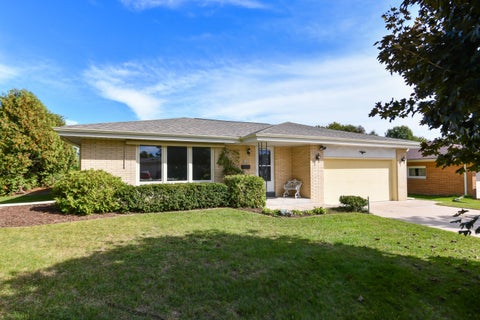Photo of 5152 Maplewood Dr, Greendale, WI 53129 (MLS # 1984294)