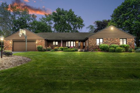 Photo of 9822 N Concord Dr, Mequon, WI 53097 (MLS # 1927901)