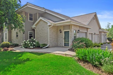 Photo of 18430 Emerald Dr, Brookfield, WI 53045 (MLS # 1925654)