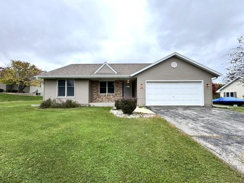 Photo of 222 Granary Cir, Hartland, WI 53029 (MLS # 1939830)