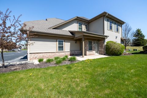 Photo of W55W17164 Ravenwood Dr, Menomonee Falls, WI 53051 (MLS # 1959123)