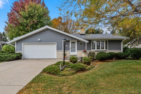Photo of W174N9359 Devon Wood Rd, Menomonee Falls, WI 53051 (MLS # 1985104)