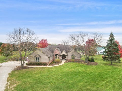 Photo of W319S6651 Schnitzler Rd, Mukwonago, WI 53149 (MLS # 1986853)