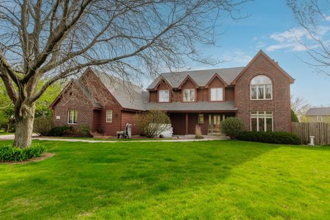 Photo of 194 W Fairfield Ct, Oak Creek, WI 53154 (MLS # 1915685)