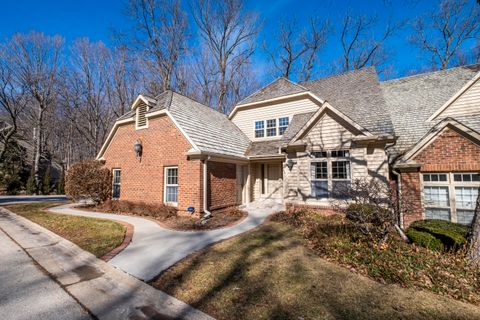 Photo of 630 Park Cir, Elm Grove, WI 53122 (MLS # 1951148)