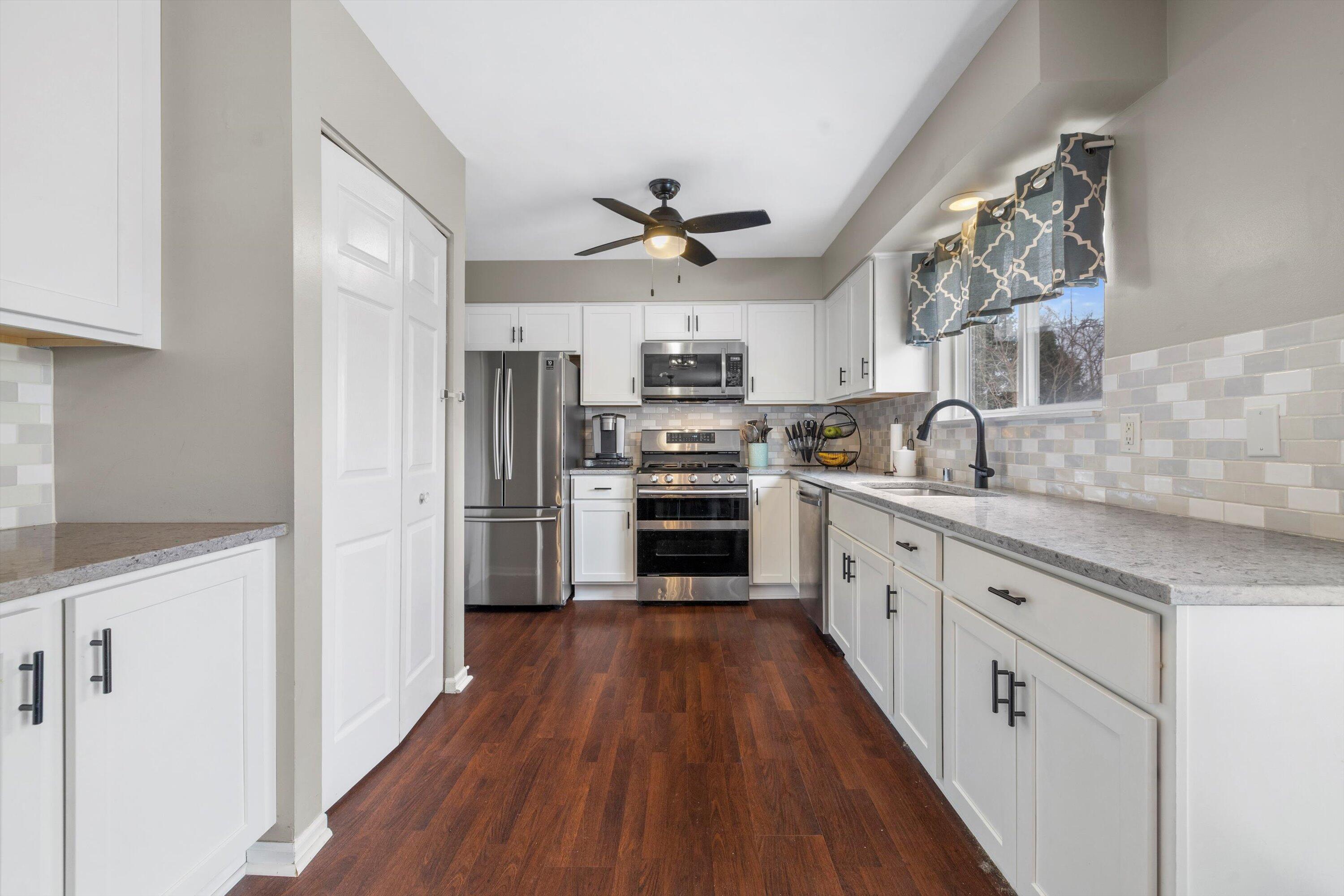 Kenosha, Wisconsin 53142, United States, 3 Bedrooms Bedrooms, ,3 BathroomsBathrooms,Residential,Pending,106799