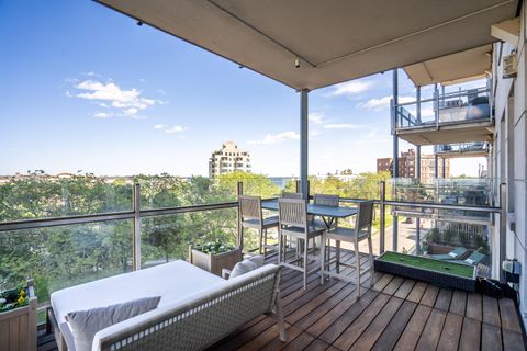 Photo of 1313 N Franklin Pl, Milwaukee, WI 53202 (MLS # 1959240)