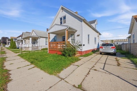 Photo of 1625 S Memorial Dr, Racine, WI 53403 (MLS # 1986466)