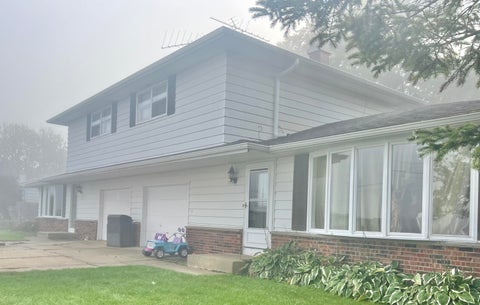 Photo of 727 E Washington Ave, Cleveland, WI 53015 (MLS # 1985634)
