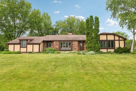 Photo of S72W16171 Edith Ct, Muskego, WI 53150 (MLS # 1964427)