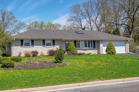 Photo of 424 Andrews St, Mukwonago, WI 53149 (MLS # 1958919)