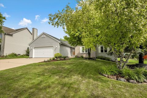 Photo of 4006 W Forest Hill Ave, Franklin, WI 53132 (MLS # 1928034)