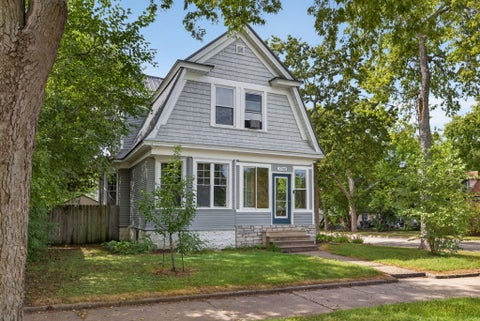 Photo of 1733 Charles St, La Crosse, WI 54603 (MLS # 1980851)