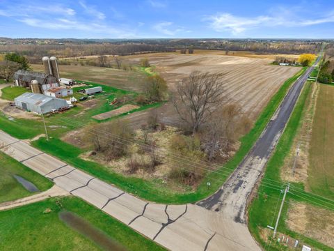Photo of W5038 Beaver Dam Rd, Wayne, WI 53090 (MLS # 1958472)